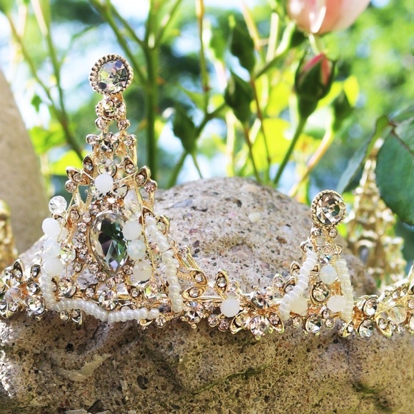 ? Sparkling Princess White Opaque Crystal Crown ✨ main image 4